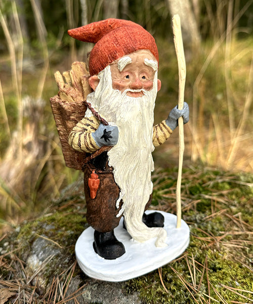 Midthun-nisse med stav