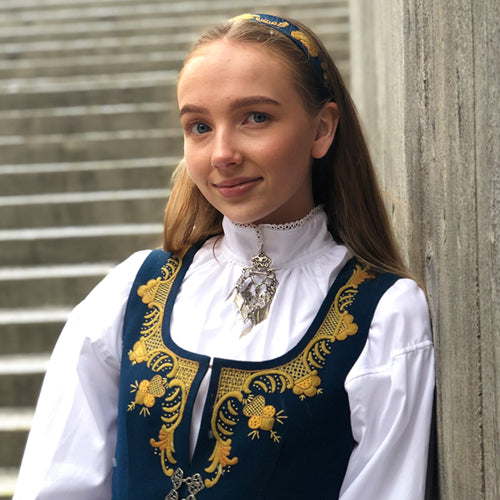 Strykefri Bunadskjorte dame, med nupperelle